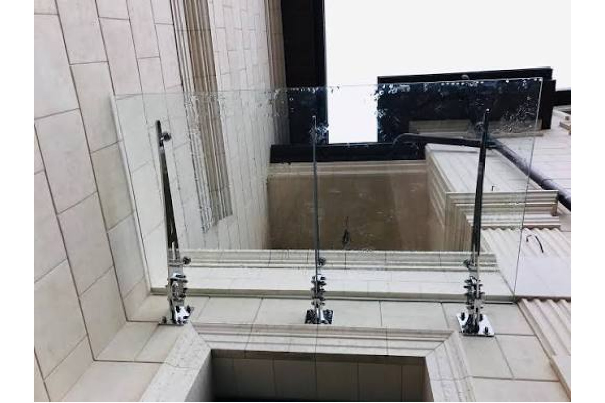 Навіс на тримачах Invisio Aura Glass скло триплекс бронза 1500*1000 мм нержавіюча сталь