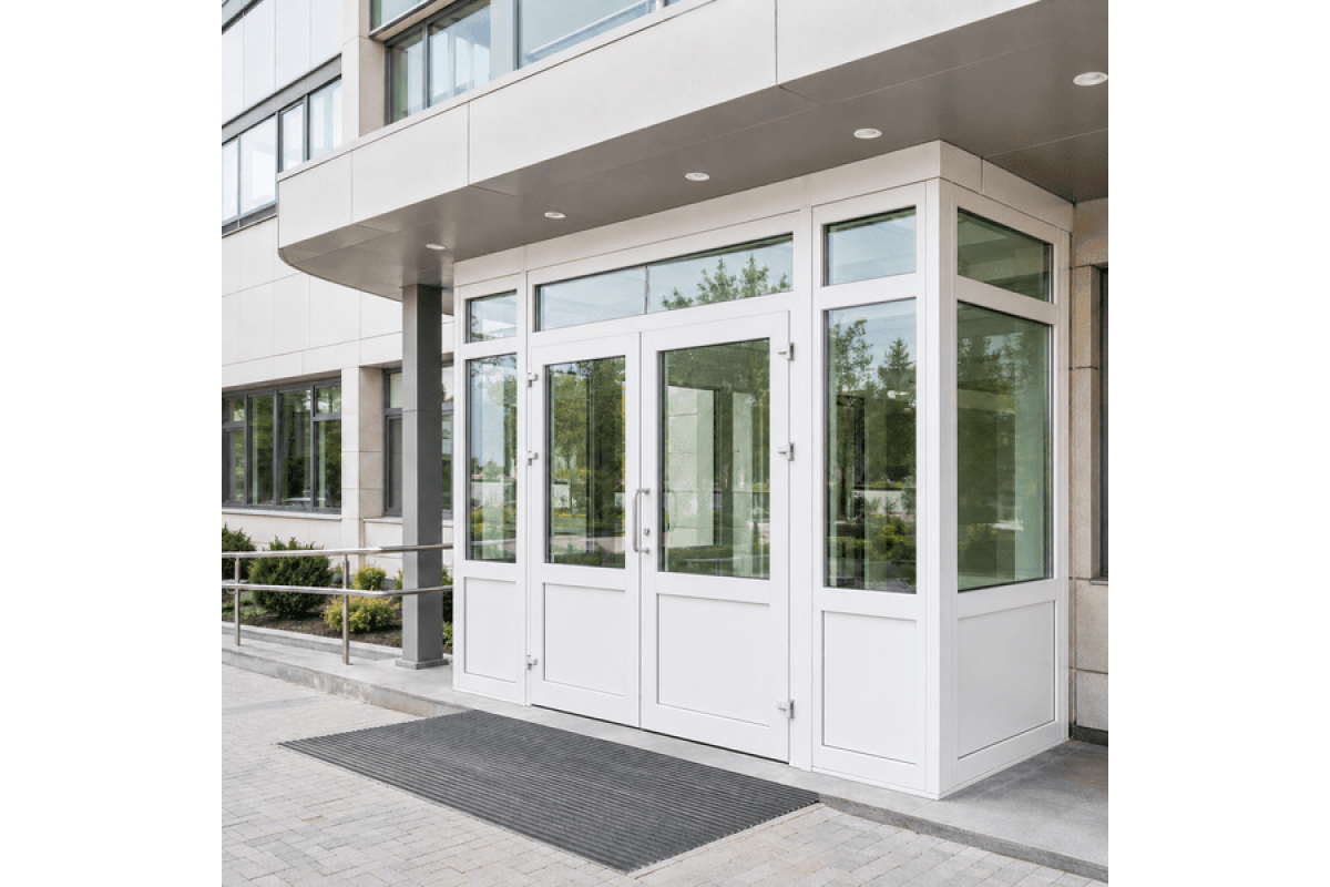 Металопластиковий тамбур REHAU 3100*2400 мм білий