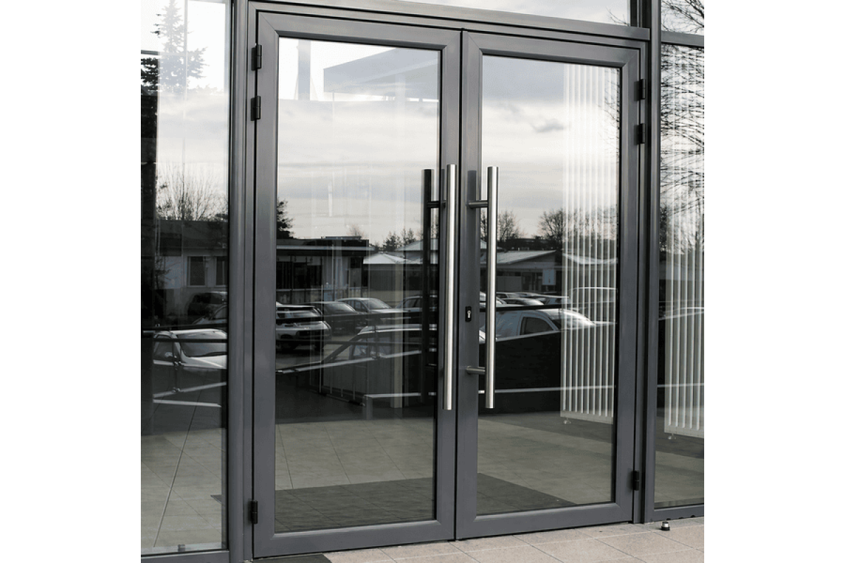 Алюминиевая входная дверь из теплого профиля ALUMIL для магазина 1600*2100 мм антрацит
