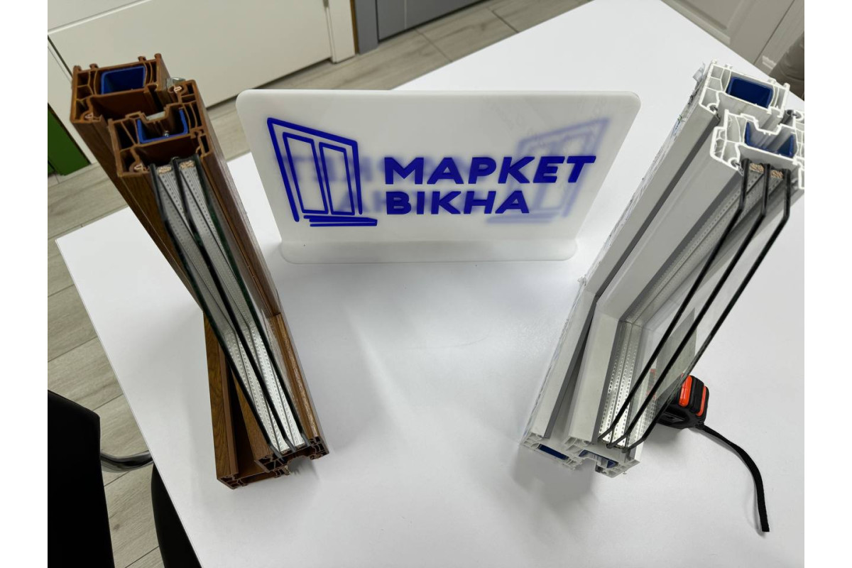 Металопластикове вікно WDS 5S чотиристулкове з двома поворотно-відкидними стулками 2700 x 900 мм