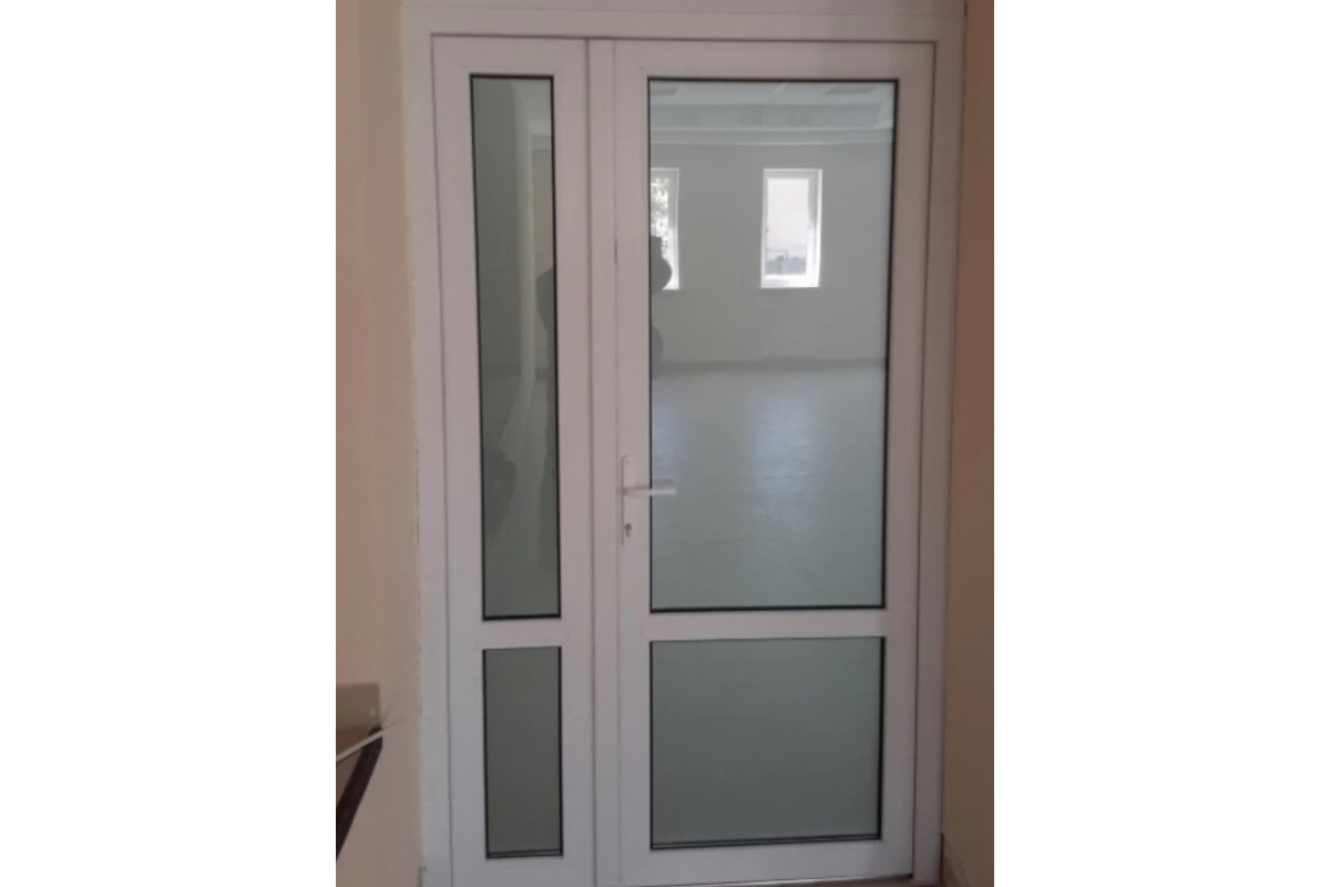 Металопластикові двері REHAU EURO 60 полуторні з поворотно-відкидною створкою 1200 x 2000 мм