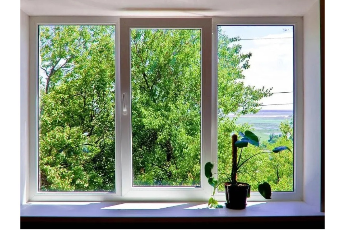 Металлопластиковые окна REHAU EURO 70 трёхстворчатое с поворотно-откидной створкой 2500 x 1700 мм