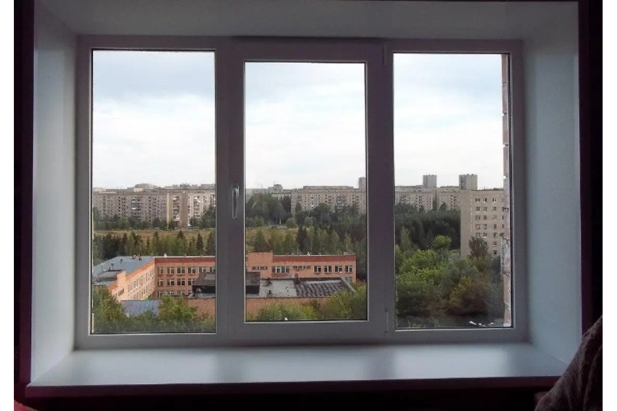 Металлопластиковые окна REHAU EURO 70 трёхстворчатое с поворотно-откидной створкой 2500 x 1700 мм