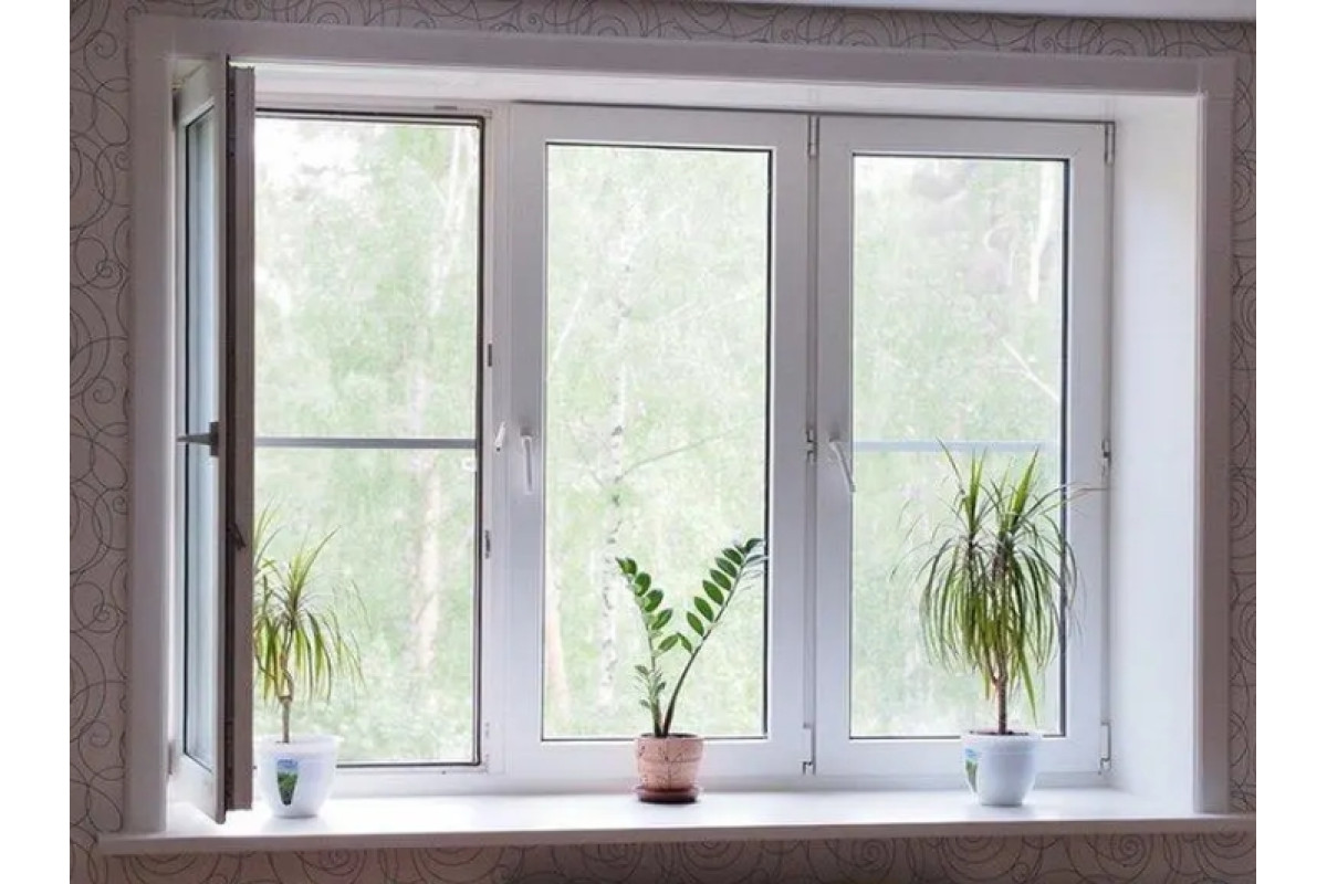 Металлопластиковые окна REHAU EURO 70 трёхстворчатое с поворотно-откидной створкой 2500 x 1700 мм