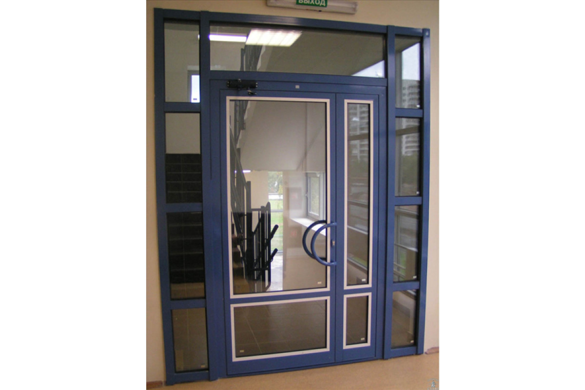 Алюминиевые двери KMD 70 тройные с боковыми фрамугами 1700 x 2100 мм