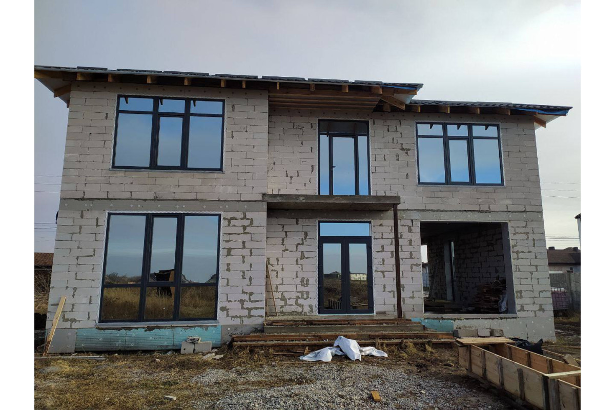 Балконный блок ламинированные Антрацит WDS 76MD с глухим окном и поворотно-откидной дверью 1700 x 2100 мм