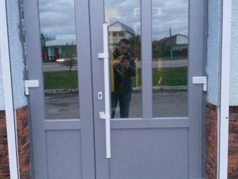 №57 Двері