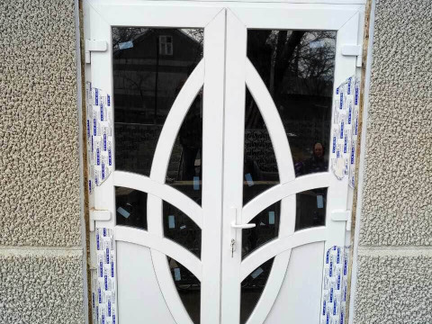 №94 Двері