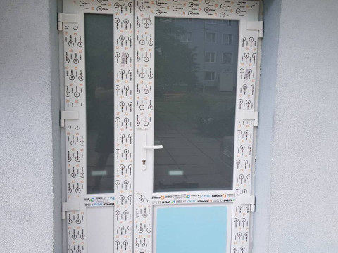 №133 Двері