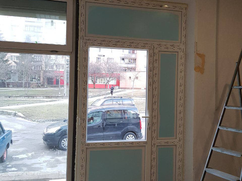 №152 Двері