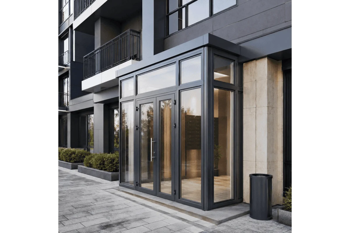 Металлопластиковый тамбур REHAU 3600*2600 мм антрацит