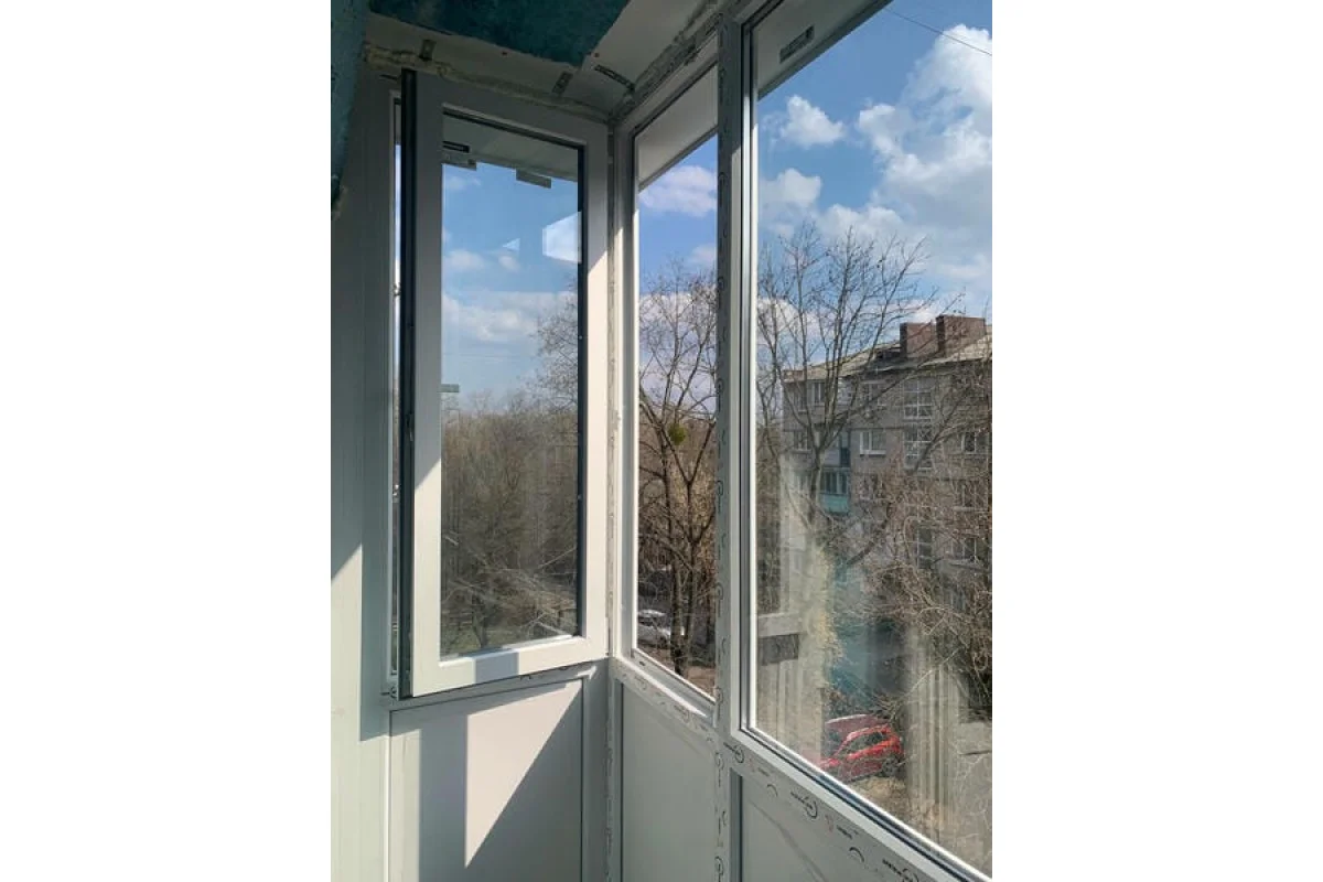 Металлопластиковое окно VEKA Softline 76 4х-створчатое с двумя поворотно-откидными створками 2600 × 1200 мм