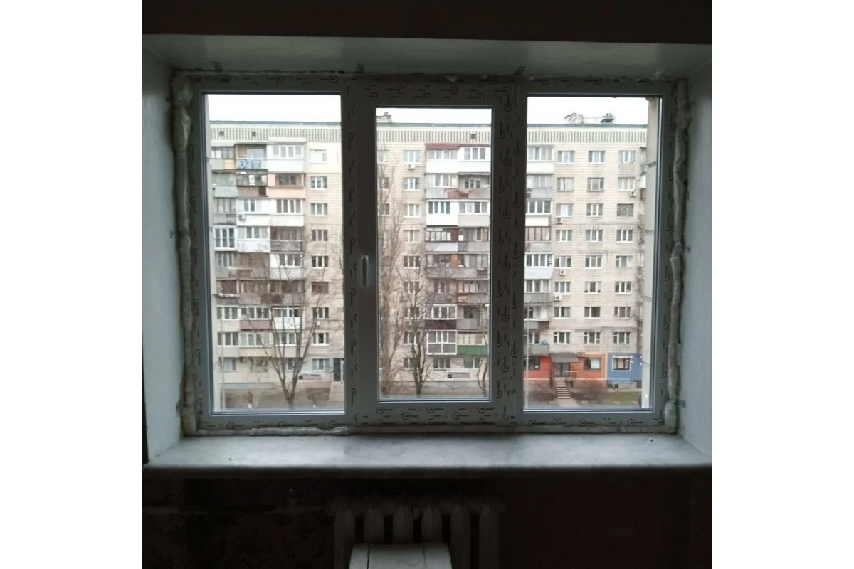 Металопластикове вікно Steko IDEAL 4000 3х-стулкове з поворотно-відкидною стулкою 2100 x 1000 мм