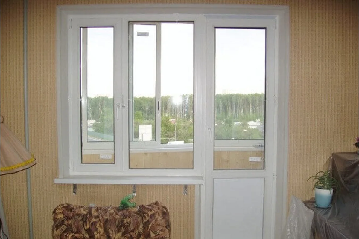 Балконний блок WDS 6S з глухим вікном і поворотно-відкидними дверима 2300 x 2100 мм