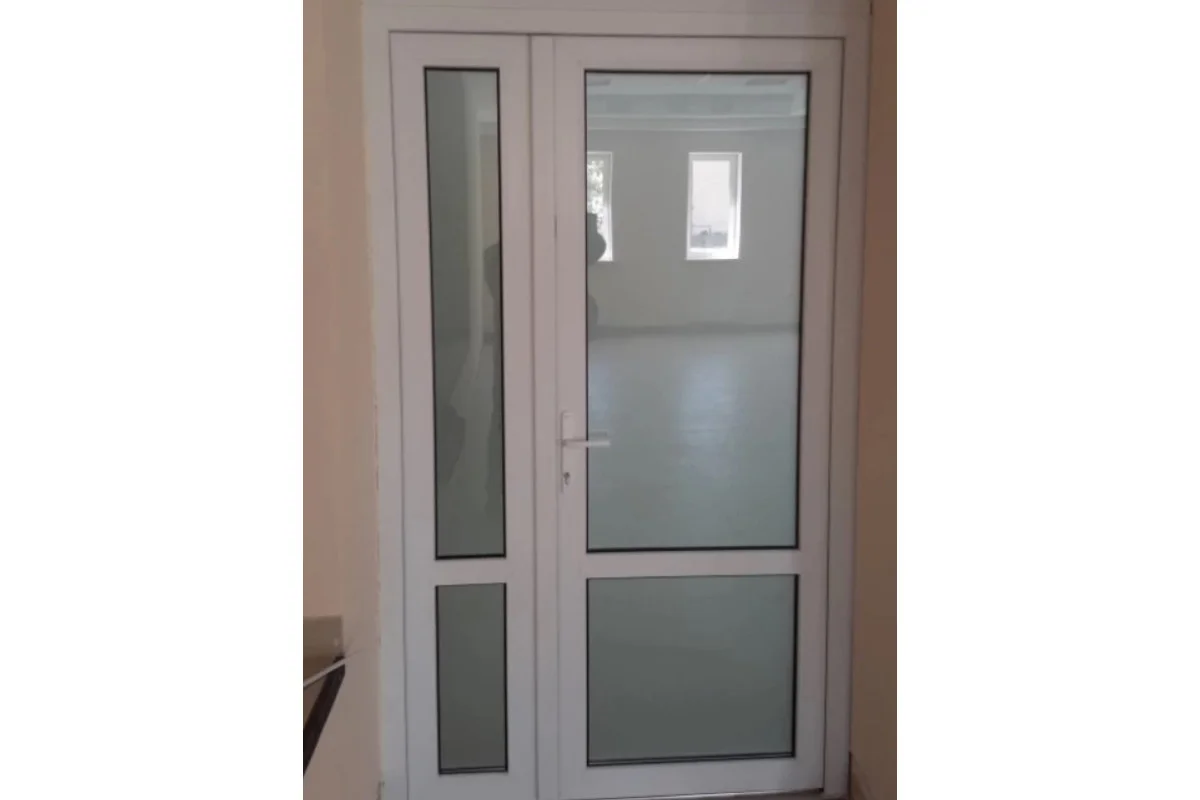 Металлопластиковые двери Viknaland 85Pro полуторные с поворотно-откидной створкой 1200 x 2000 мм
