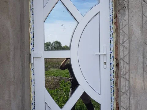 №103 Двері