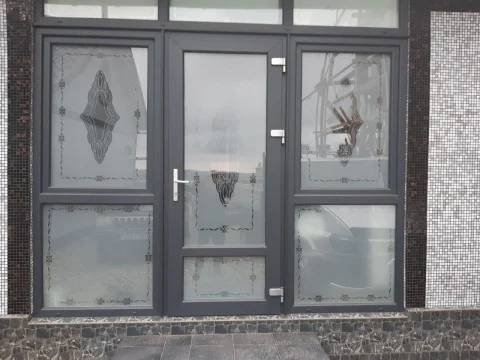 №33 Двери