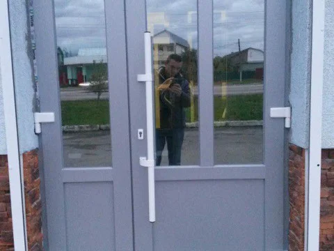 №57 Двері