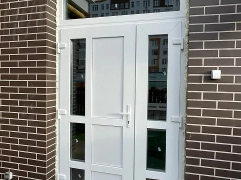 №125 Двері